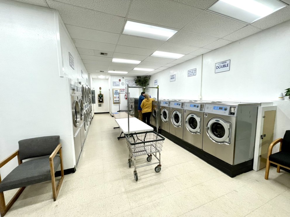 STAR LAKE LAUNDROMAT Updated September 2024 27040 Pacific Hwy S, Kent, Washington