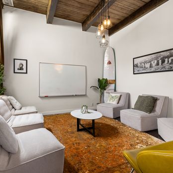 Hollywood Detox - A group room at outpatient location. - Addiction Medicine Near Me - Los Angeles, California Hollywood Detox - A group room at outpatient location. - Addiction Medicine Near Me - Los Angeles, California