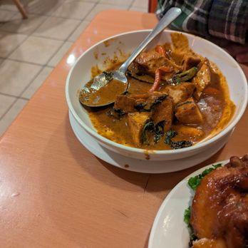 Yai's On Vermont - Thai Near Me - Los Angeles, California