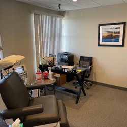 Neuro Wellness Spa - Josh Lichtman D.O. - TMS chair and TMS tech desk