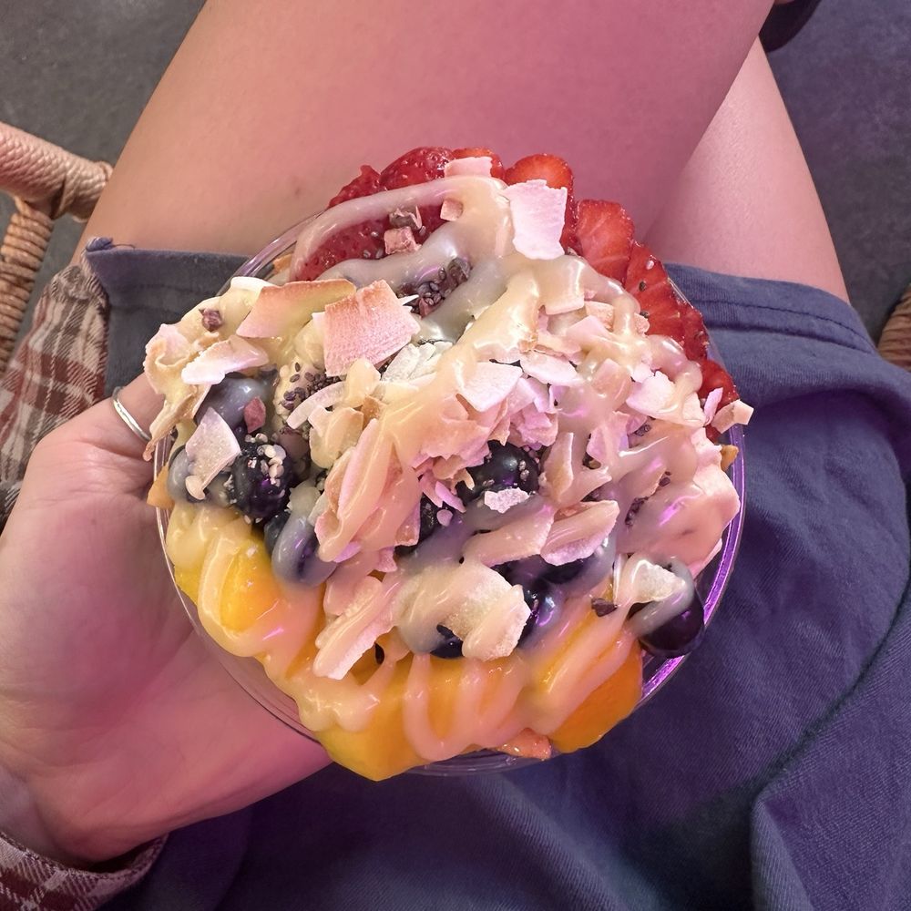 Açaí bowl with condensed coconut milk Açaí bowl with condensed coconut milk