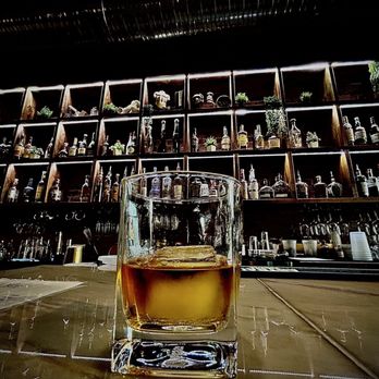 Vye Cocktail Lounge - Makers Mark on the rocks. - Cocktail Bars Near Me - Kansas City, Missouri