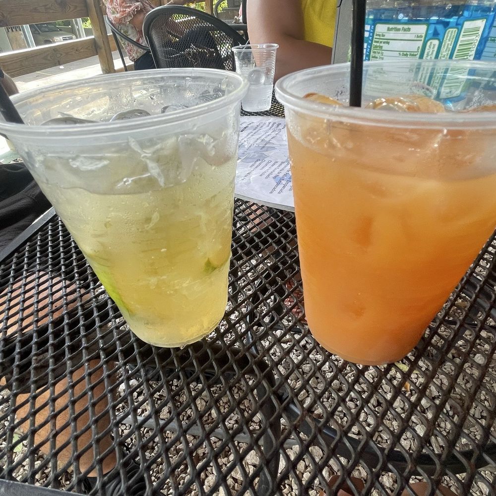 El Rincón De Abuelo - Limonada y jugo de acerola - Dive Bars Near Me - Guaynabo, Puerto Rico El Rincón De Abuelo - Limonada y jugo de acerola - Dive Bars Near Me - Guaynabo, Puerto Rico