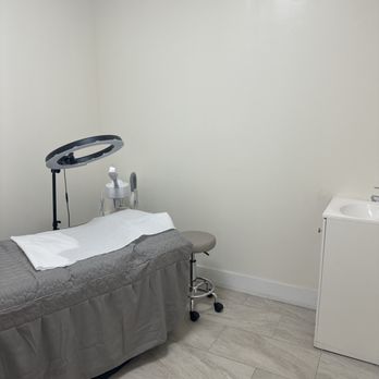 Glo Nail Bar - Nail Salons Near Me - Tampa, Florida Glo Nail Bar - Nail Salons Near Me - Tampa, Florida