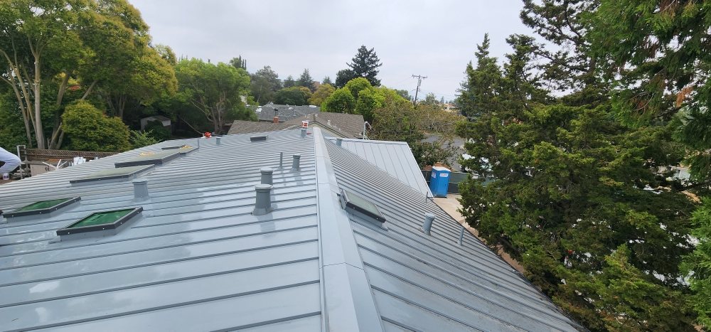 Slide of Julio & Family Roofing