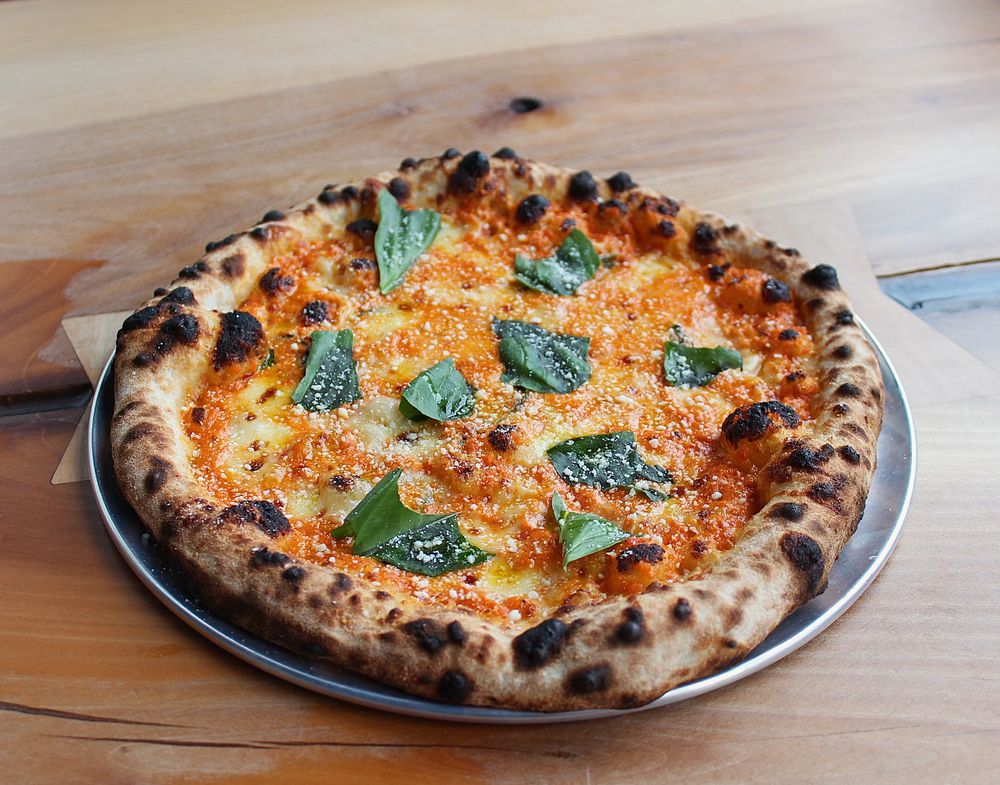 Whit's Pizza Pies Logo