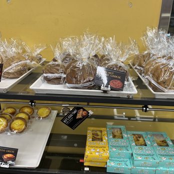 85°C Bakery Cafe-Balboa Mesa - 01-13-2023 - Coffee & Tea Near Me - San Diego, California