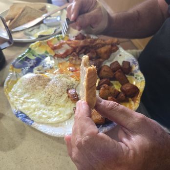 Countryside Cafe - Bacon ,  eggs, paniolo potatoes,  toast & coffee - Breakfast & Brunch Near Me - Keaau, Hawaii