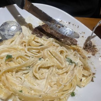 Olive Garden Italian Restaurant - Fettuccine Alfredo - Italian Near Me - Turlock, California