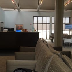 Hinsdale Orthopaedics - Lobby area