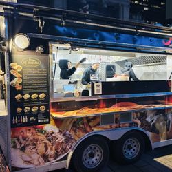 Mr. Shawarma - Truck in action