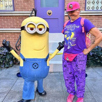 Minion Cafe - Mmmm - Cafes Near Me - Universal City, California