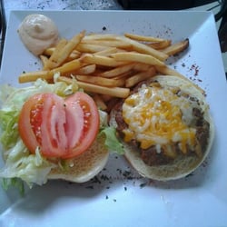 Restaurante El Tira y Tápate - Hamburger con tocineta