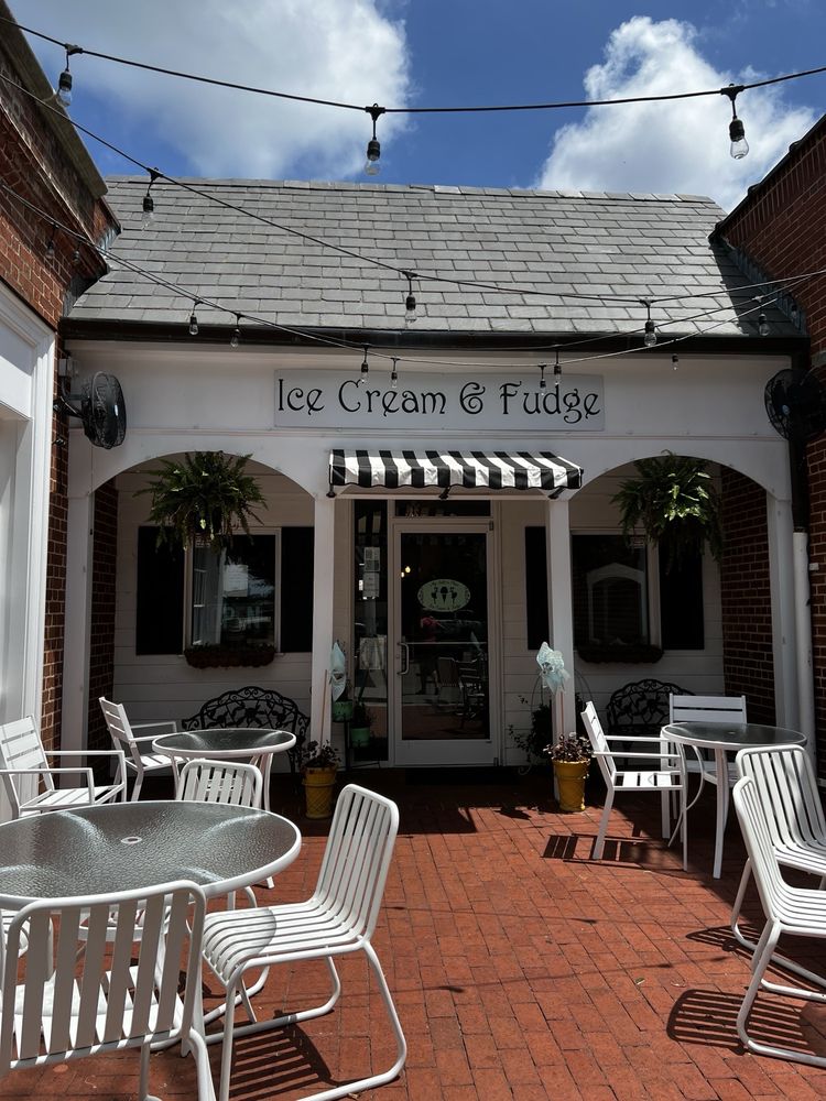 My Sister's Place Ice Cream & Fudge Logo