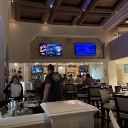 Bar area & dining Bar area & dining