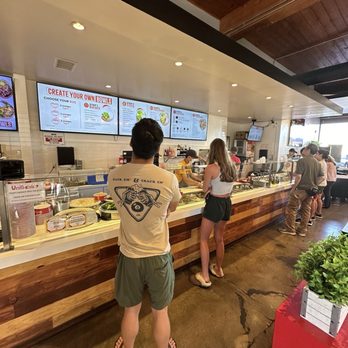 Uroko Poke - Lots of people coming in to get dinner - Japanese Near Me - Costa Mesa, California Uroko Poke - Lots of people coming in to get dinner - Japanese Near Me - Costa Mesa, California