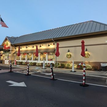 Chick-fil-A - ows a restaurant with a flag on the roof - Fast Food Near Me - Kissimmee, Florida Chick-fil-A - ows a restaurant with a flag on the roof - Fast Food Near Me - Kissimmee, Florida