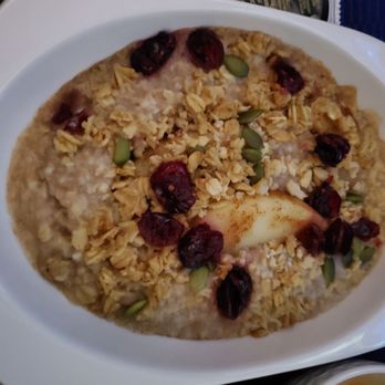 United Airlines - Some kinda oatmeal breakfast w/apples & raisins. - Airlines Near Me - Honolulu, Hawaii United Airlines - Some kinda oatmeal breakfast w/apples & raisins. - Airlines Near Me - Honolulu, Hawaii