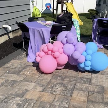 Nicolette's Creative Co. - Balloons detached from the sea shell half way into party - Balloon Services Near Me Nicolette's Creative Co. - Balloons detached from the sea shell half way into party - Balloon Services Near Me