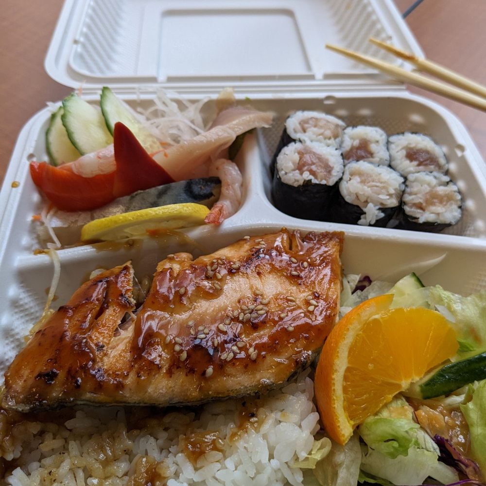 Kisokoma - Salmon bento box - Japanese Near Me - Vancouver, British Columbia Kisokoma - Salmon bento box - Japanese Near Me - Vancouver, British Columbia