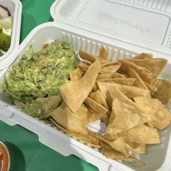 Mami’s Cocina - Chips and guac