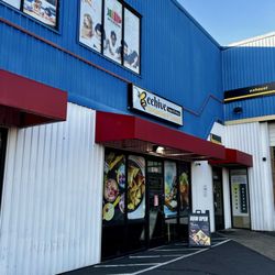 Beehive Restaurant & Lounge - Building.