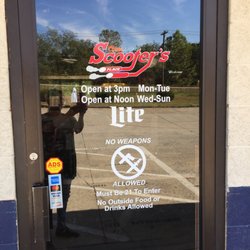 Scooter's Pub and Grill - Front door
