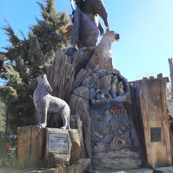 Idyllwild Inn - Totem pole right by the Inn - Hotels Near Me - Idyllwild, California Idyllwild Inn - Totem pole right by the Inn - Hotels Near Me - Idyllwild, California