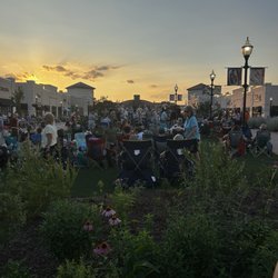 Waugh Chapel Towne Centre - Live music = Packed Lawn