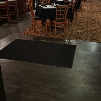 Alexander Pierce Restaurant - Interior - American Near Me - Akron, Ohio