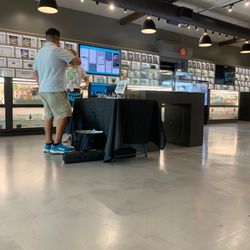 Haven Dispensary - San Bernardino - Many staff out here just chatting like if there was no customers lol , amazing .