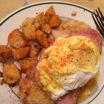 The Senator - Eggs Benedict - Breakfast & Brunch Near Me - Toronto, Ontario