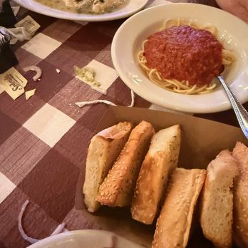 Marechiaros on 2nd - Spaghetti/met sauce, garlic bread - Pizza Near Me - El Cajon, California