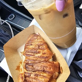Akamai Coffee - Coffee & Tea Near Me - Kahului, Hawaii
