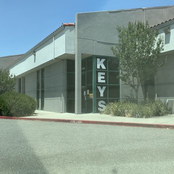 O'Neil's Lock & Key - Sure I can see the keys clearly enough from the street, but that's it. No indication on building for the name of this business. - Keys & Locksmiths Near Me O'Neil's Lock & Key - Sure I can see the keys clearly enough from the street, but that's it. No indication on building for the name of this business. - Keys & Locksmiths Near Me