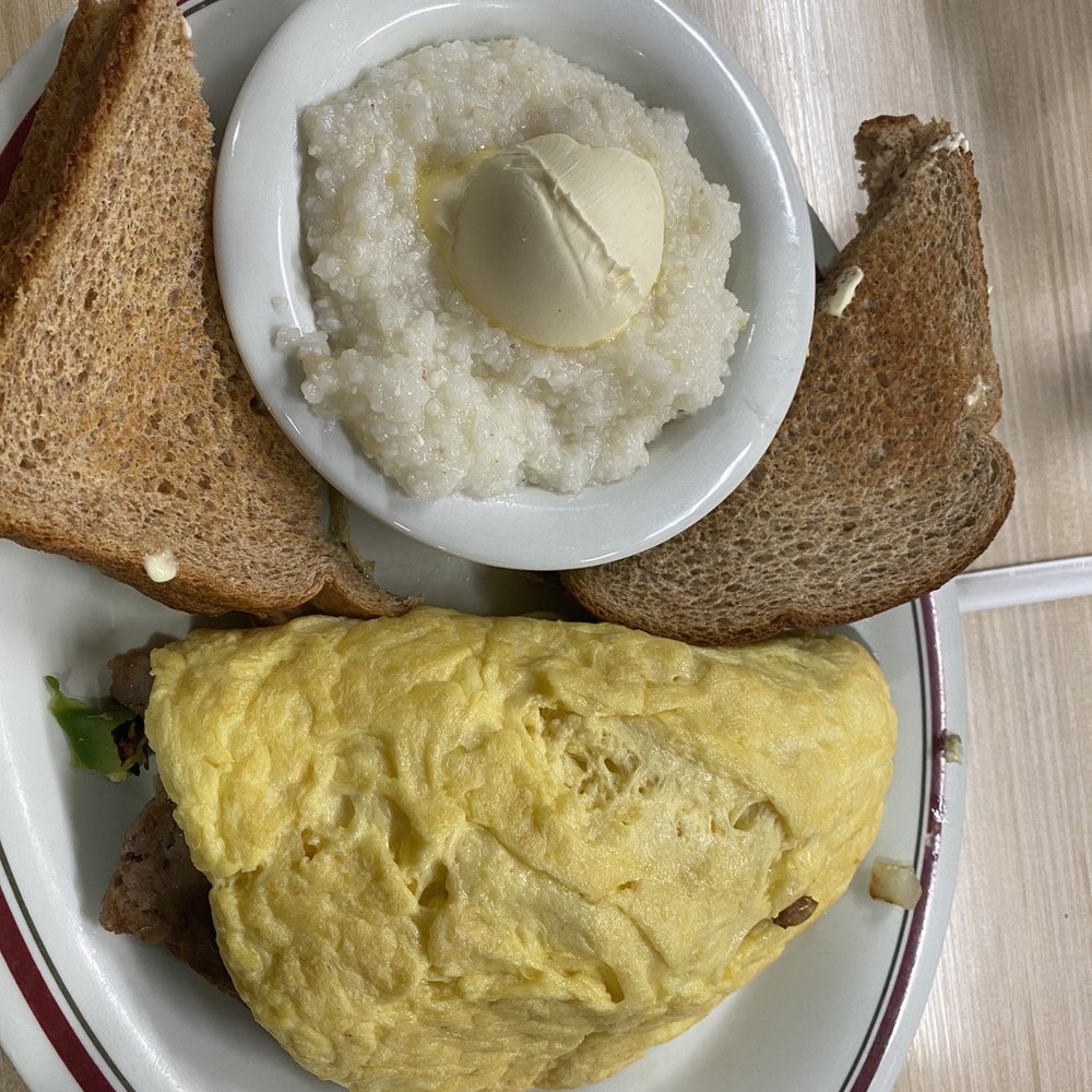 Huddle House - Philly omelette with grits and wheat toast - American Near Me - Helen, Georgia