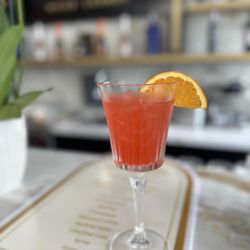 Tourbillon Nail Lounge - Complimentary drinks