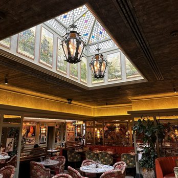 The Ivy Café - Cafes Near Me - London, XGL The Ivy Café - Cafes Near Me - London, XGL