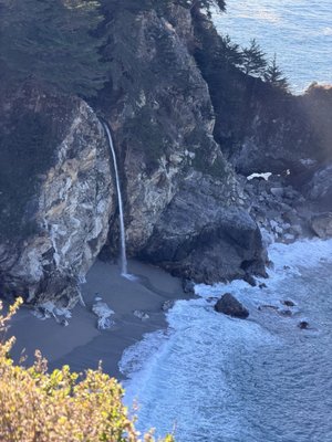 Julia Pfeiffer Burns State Park by null