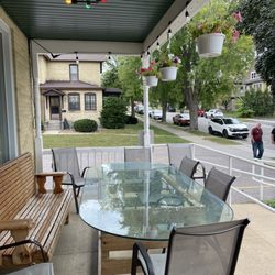 Neil's Wine House - Outside patio seating