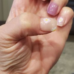 Unique Nails & Spa - This is my Spring design with little daisies