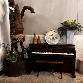 Chateau De Chantilly Cafe - Bakeries Near Me - Chantilly, Virginia