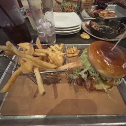 Crispy chicken ranch sandwich with fries Crispy chicken ranch sandwich with fries