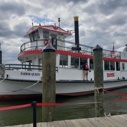 Harbor Queen pulling up to pick us up Harbor Queen pulling up to pick us up