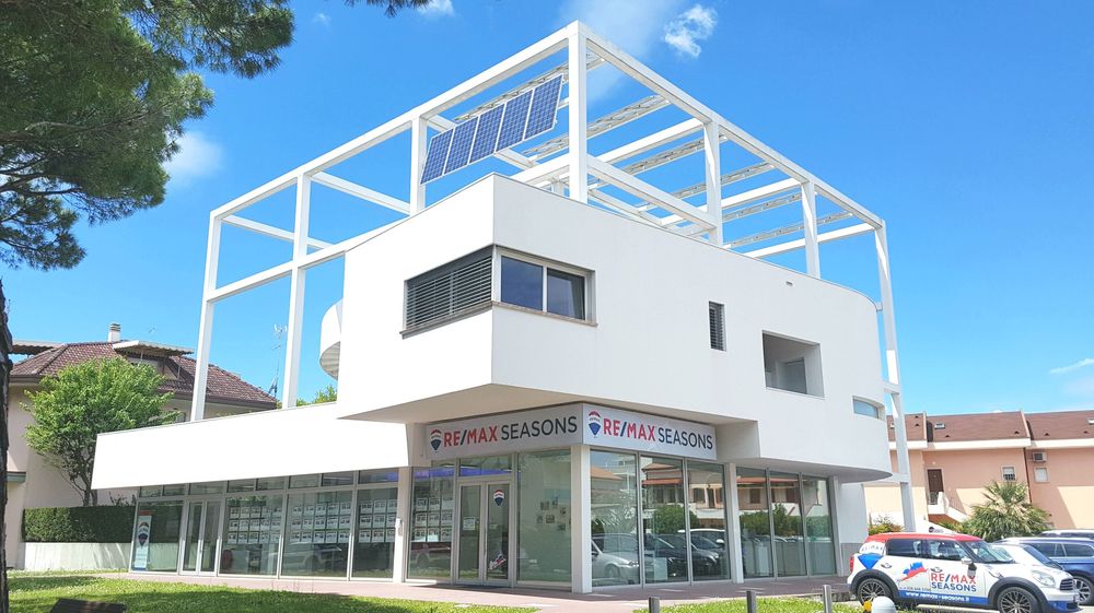 SEASONS JESOLO Via Aquileia 88, Lido di Jesolo, Venezia, Italy Real