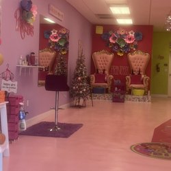 Spa Diva Girls Parties - Mani/pedi service