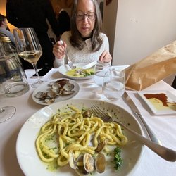 Taverna Buonvicino - Lunch of sautéed sea bass and linguine with clam sauce and Falanghina