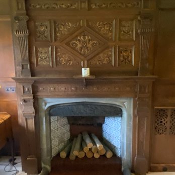 Hever Castle - Tulip room's fireplace - Landmarks & Historical Buildings Near Me Hever Castle - Tulip room's fireplace - Landmarks & Historical Buildings Near Me