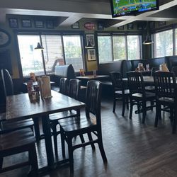 Primanti Bros. Restaurant and Bar - Indoor seating