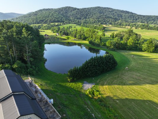 Quièvremont Vineyard & Winery by null